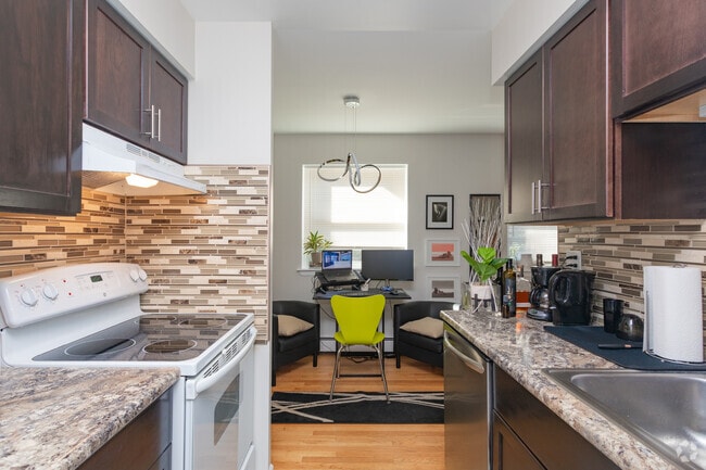 468 West Melrose