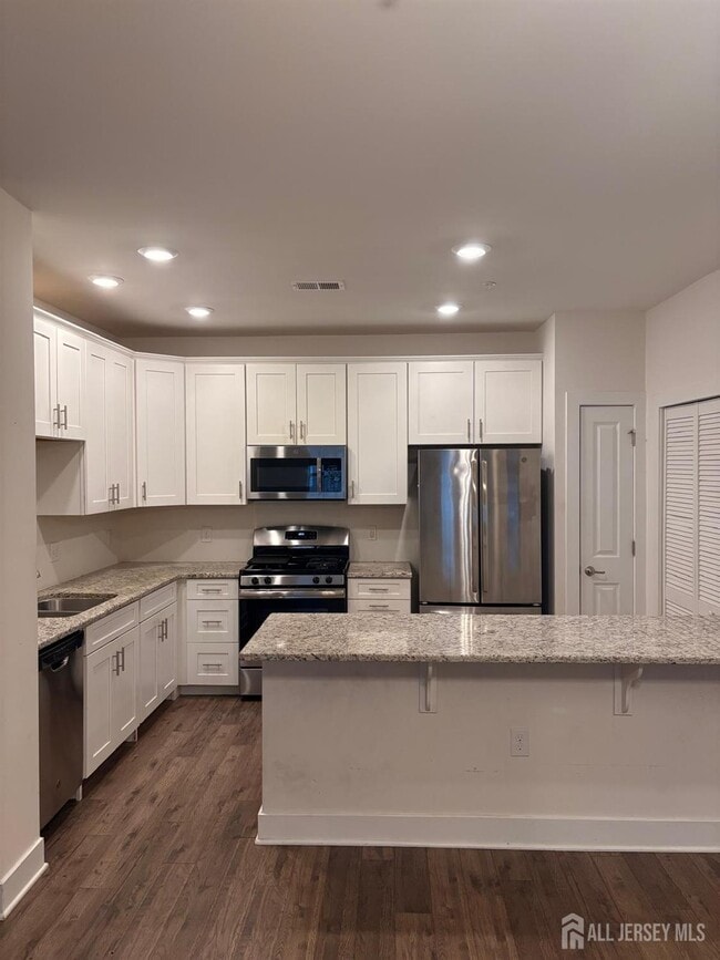 Photo - 425 Tavern Rd