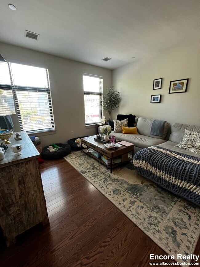 Photo - 77 Thorndike St