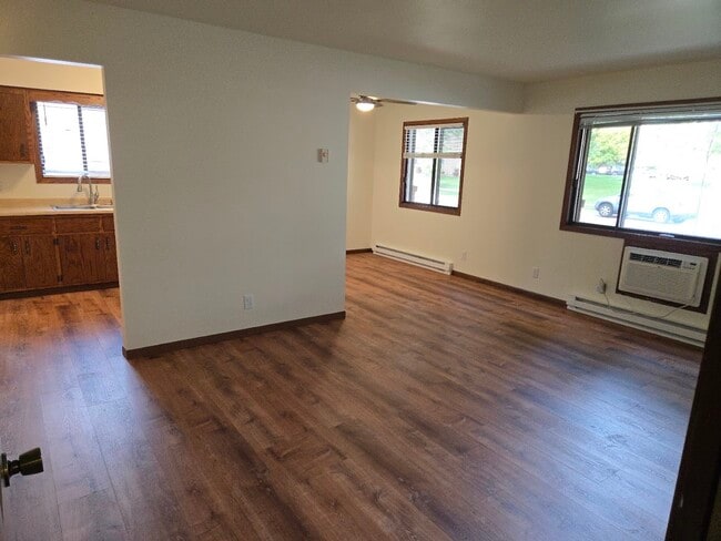 View into unit, livingrm - 141 Maple Ave S Unit 141 S Maple Lower