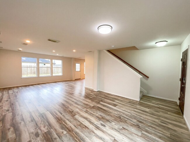 Photo - 1910 Tommy Ln