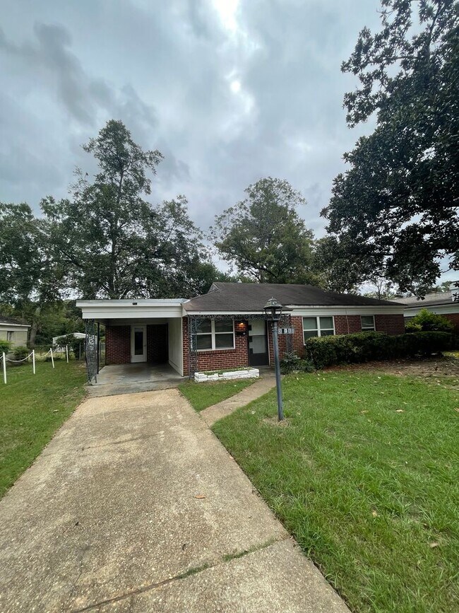 Photo - 916 Grenada Dr
