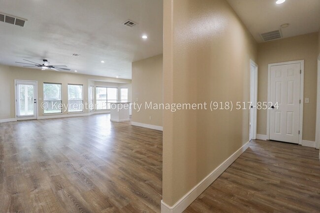 Photo - Large 3 Bed | 3 Bath | Jenks