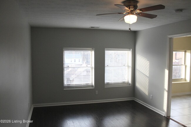 Photo - 1361 S Brook St Unidad 2