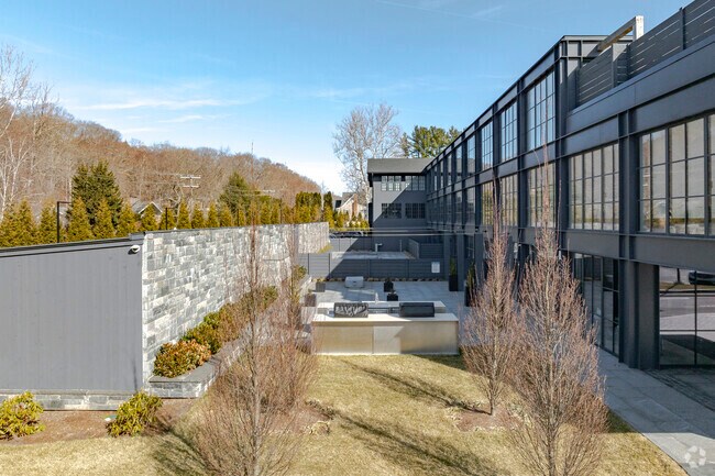 41 Richmondville Ave - The Mill