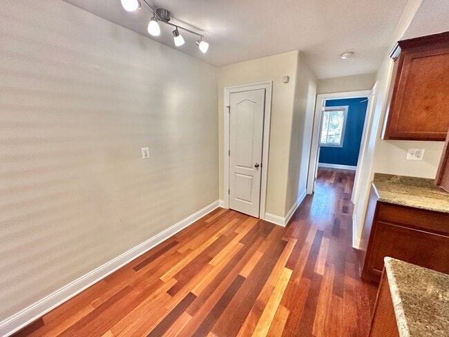 Photo - Enchanting Eckington 1 Bedroom Modern Condo w/Washer & Dryer