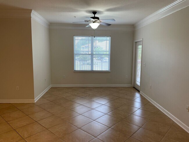 235 Woodlands Way Unit 13