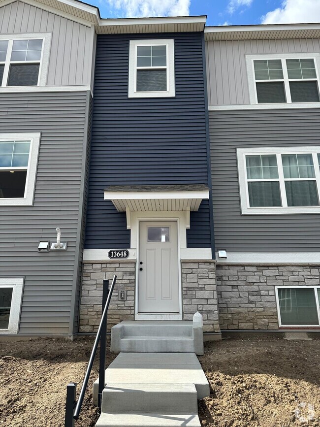 Building Photo - 13648 Pine Dr Rental