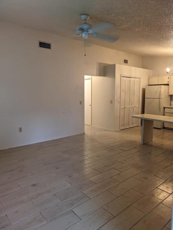 Photo - 452 N Sams Point