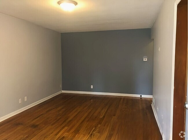 Building Photo - 3-Bedroom Home Near Aksarben For Rent – Mo...