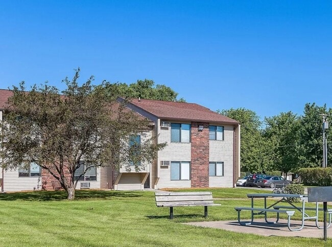 Building Photo - 505 E 4th St