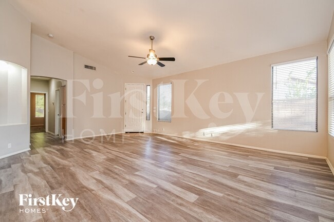 Photo - 2701 E Hulet Dr