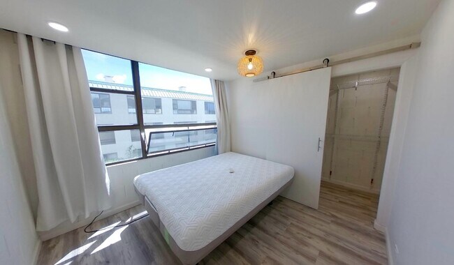 Photo - 2 Bed/1 Bath/1 Parking - Washer & Dryer in Unit -Close to Downtown Hon. - Near Busline