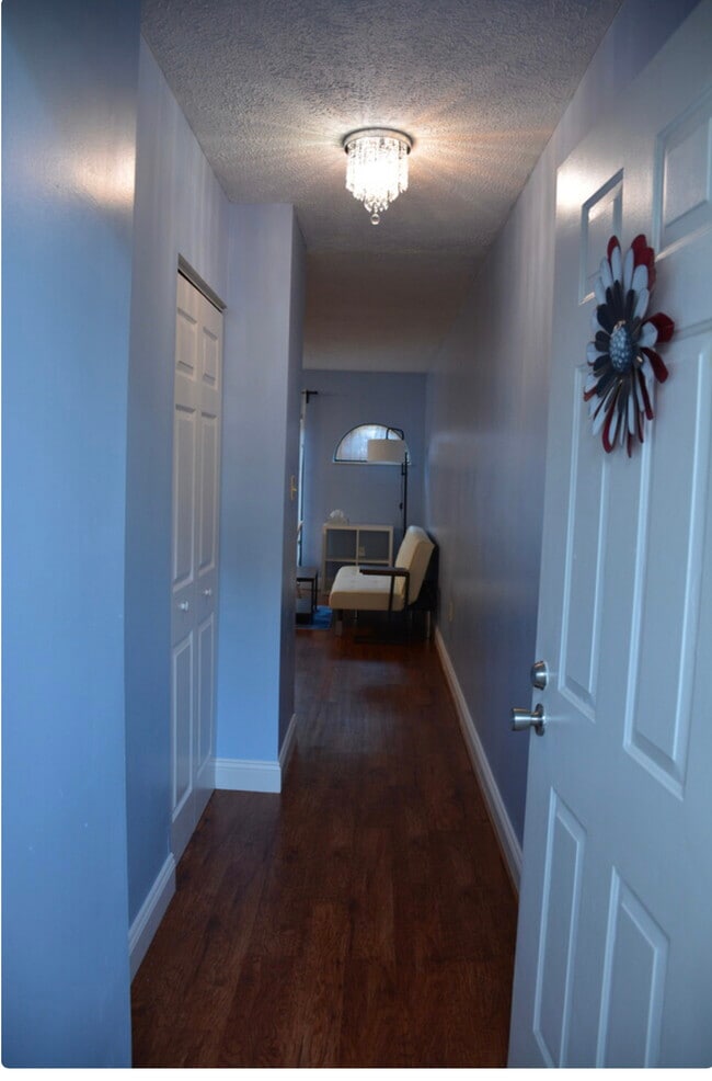 Photo - 3267 Niagara Sq