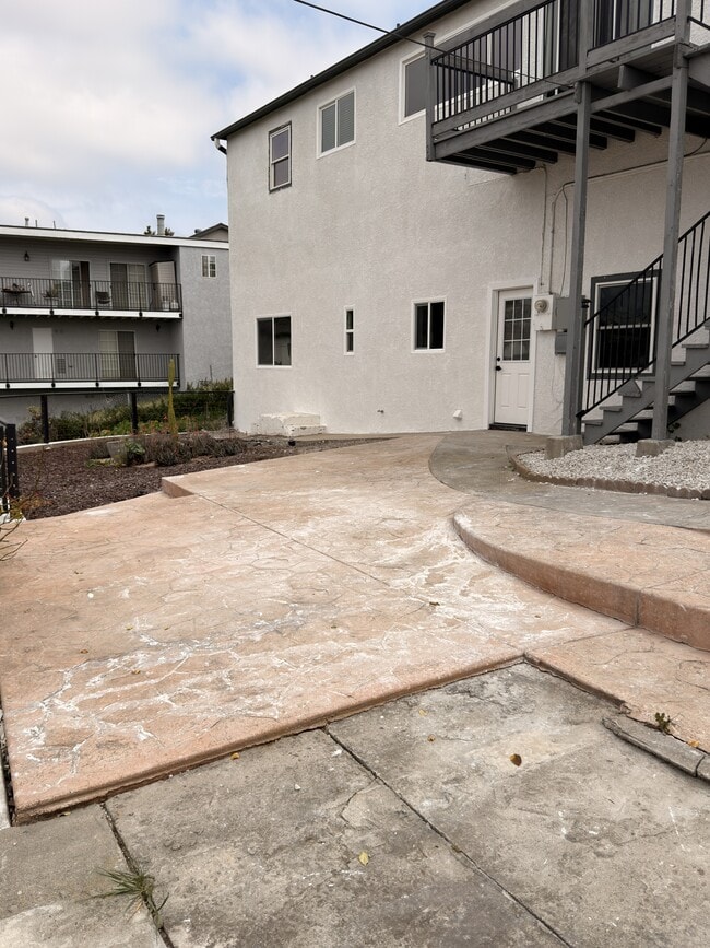 Building Photo - 5536 Encina Dr