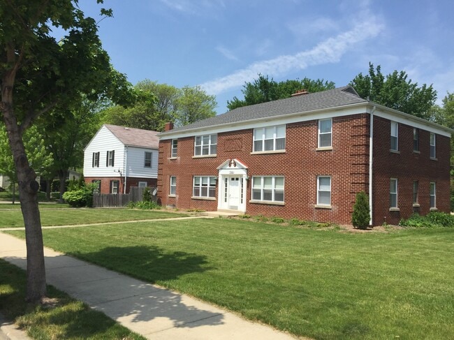 Building Photo - 7922 W Center St Unit 7922 W Center Street.  #2