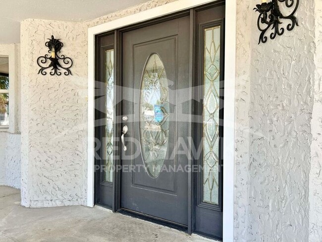 Photo - 281 S California St