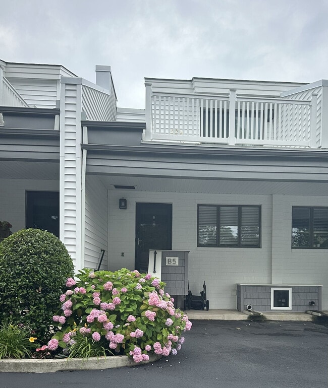 Building Photo - 764 Ocean Ave N Unit B5