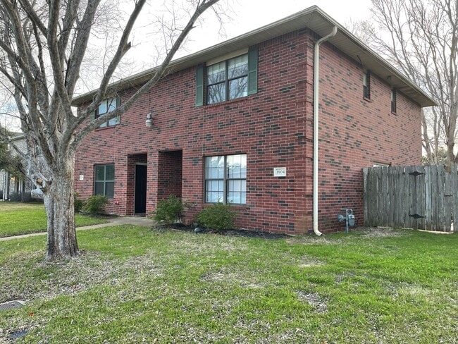 Building Photo - AUGUST PRE-LEASE!!!  Spacious 3 Bedroom 3 ...