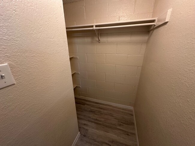 1 Bed-Room A Walk-in Closet view