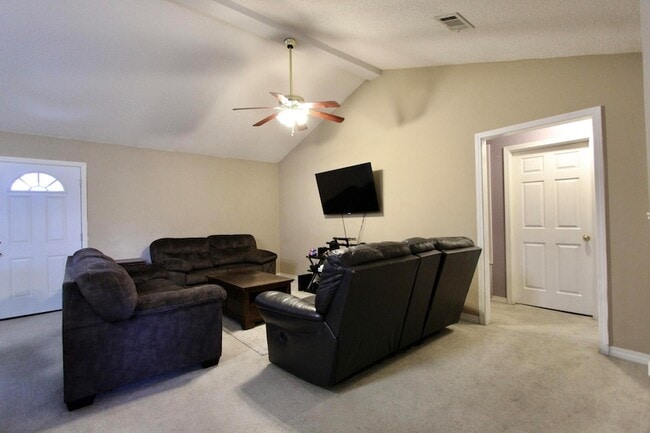 Photo - 220 Tiffot Ct