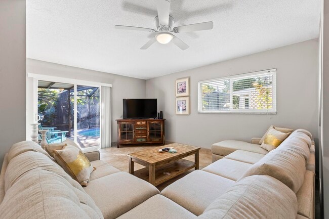 Photo - 22 Clark Ln House