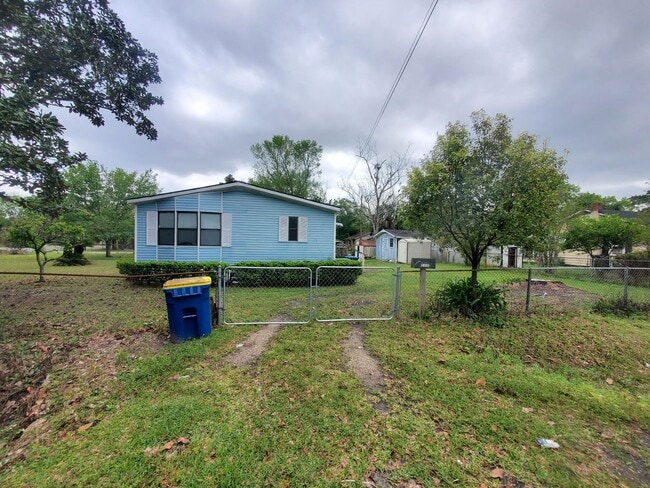 Photo - ***HOLIDAY SPECIAL NO RENT FOR DECEMBER*** Beautiful Fully Remodeled Home with Large Yard and Pri...