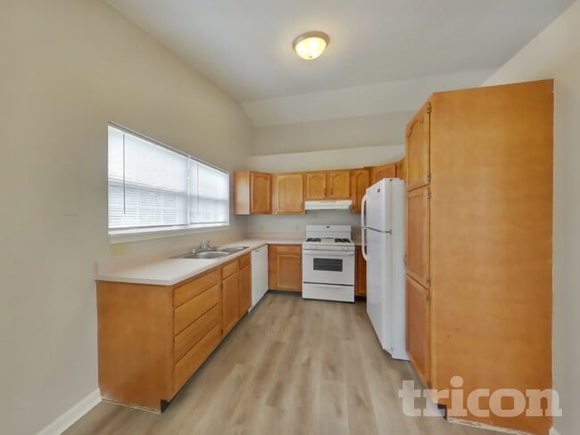 Photo - 945 Center St