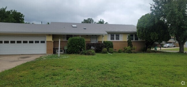 Building Photo - 2731 N Pershing Ct Rental