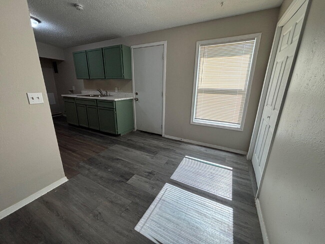 Photo - 1906 E Baylor St