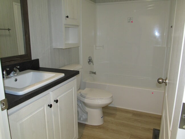 Photo - 10340 Midland Rd