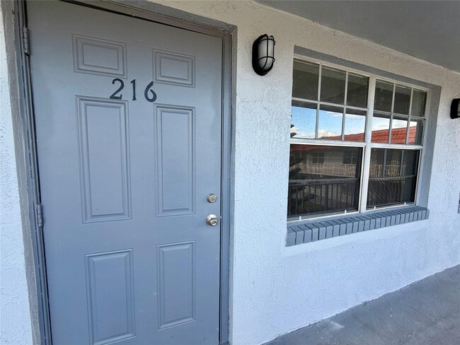 Building Photo - 874 SW 10th Dr Unit 741-216