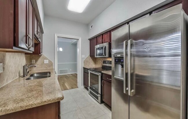 Building Photo - 2700 Revere St Unit 124