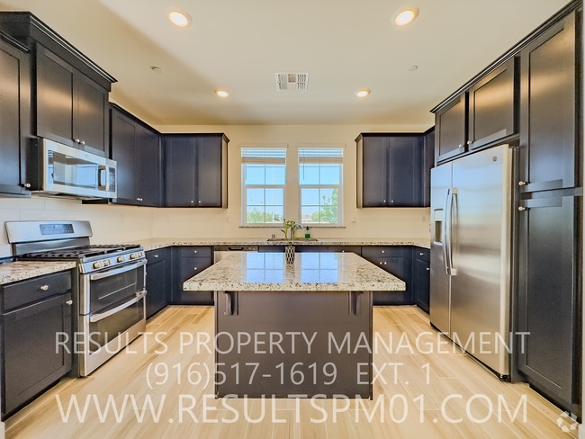 Building Photo - Pristine Upgraded 3 Bed 2.5 Beauty Rental