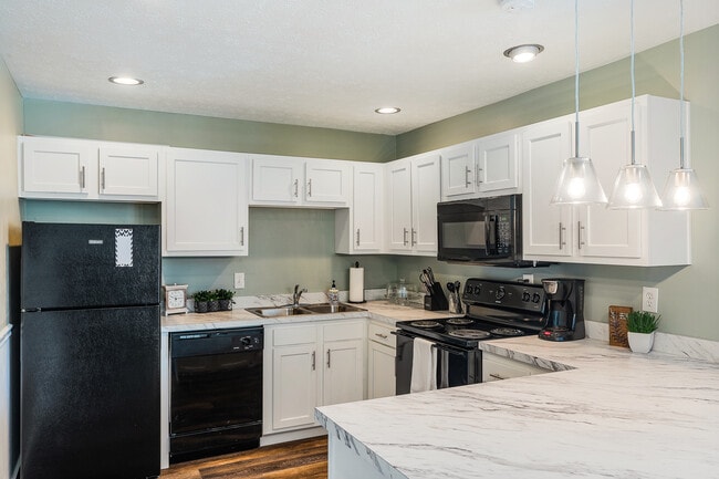 Lakeside Landing - Lakeside Landing Apartments