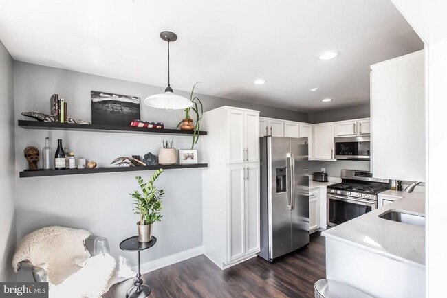 Building Photo - 8201 Crossbrook Ct Unit 301