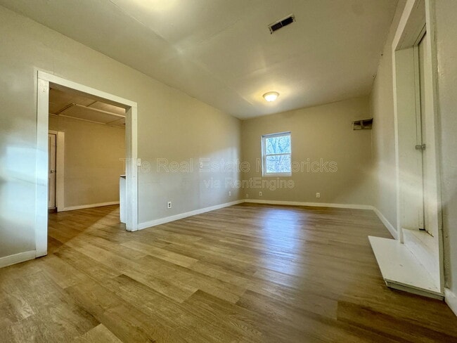 Photo - 208 Wilson St