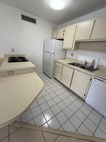 Photo - 645 Executive Center Dr Unit R104