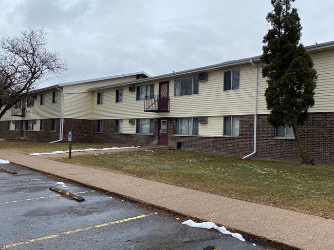 Village Apartments (St. Pt.)