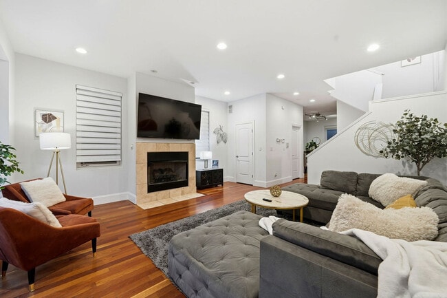 Photo - 1621 W Beach Ave Unit ID1244913P