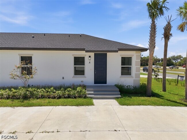 195 Rotonda Blvd W