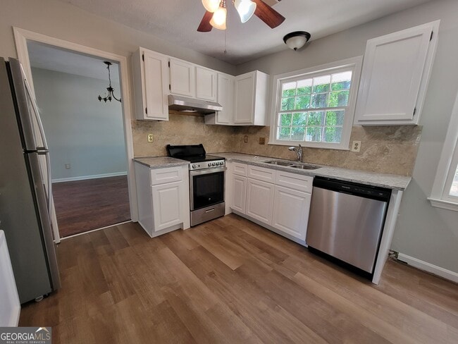 Photo - 679 Wellington Way