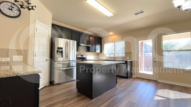 Building Photo - 4524 Lakeside Hollow St