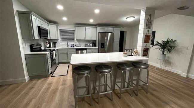 Photo - 1639 St Catherine Dr W