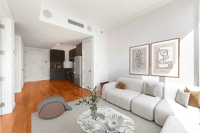 Building Photo - 123 Melrose St