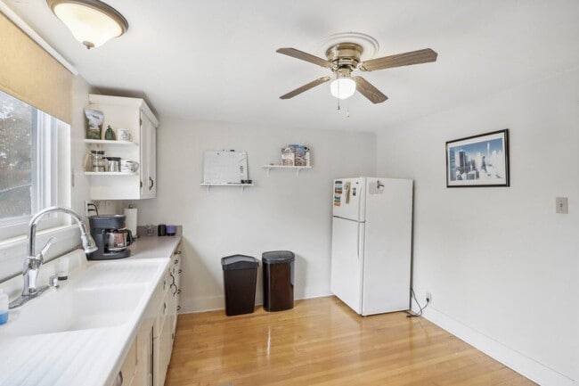 Photo - 2451 S 68th St