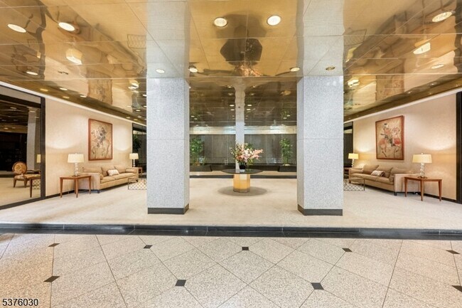 Photo - 2 Claridge Dr Unit 10EW