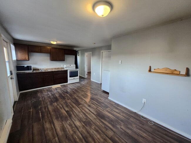 Photo - 196 King St E Unit 6