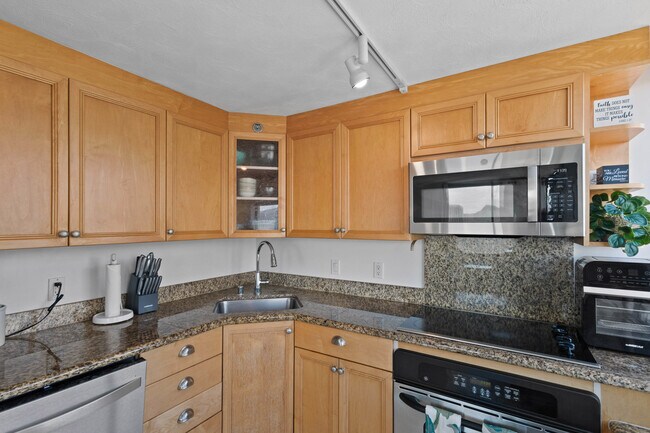 Photo - 343 Hobron Ln