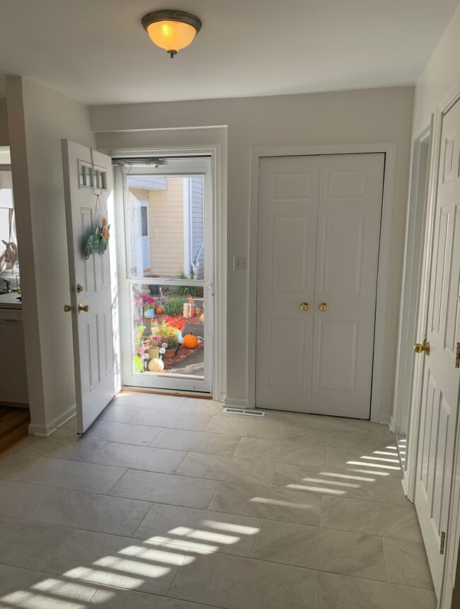 Building Photo - 42 Monticello Dr Unit 42